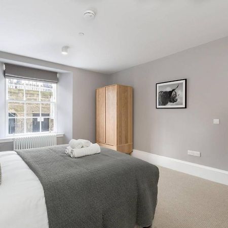 Joivy Luxurious 2Br Home Near Haymarket Station エディンバラ エクステリア 写真