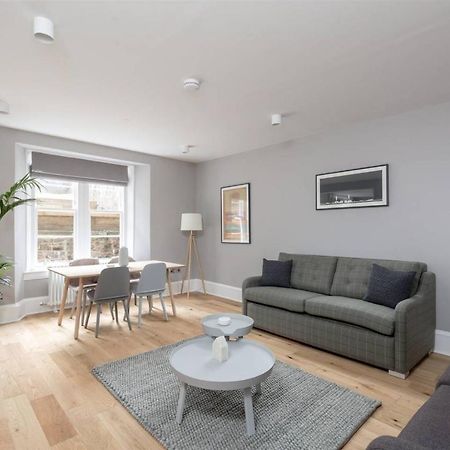 Joivy Luxurious 2Br Home Near Haymarket Station エディンバラ エクステリア 写真