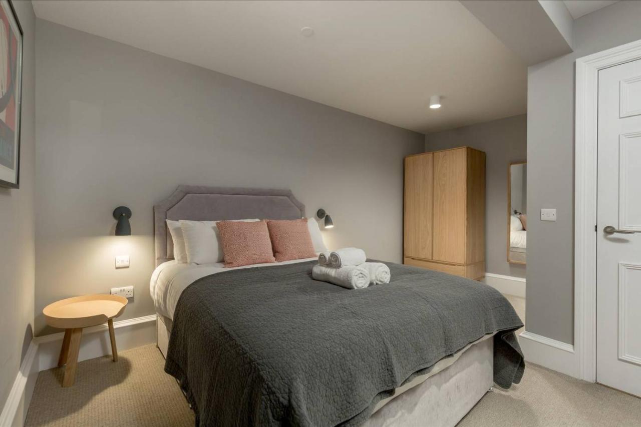 Joivy Luxurious 2Br Home Near Haymarket Station エディンバラ エクステリア 写真