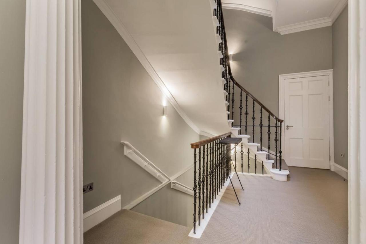 Joivy Luxurious 2Br Home Near Haymarket Station エディンバラ エクステリア 写真