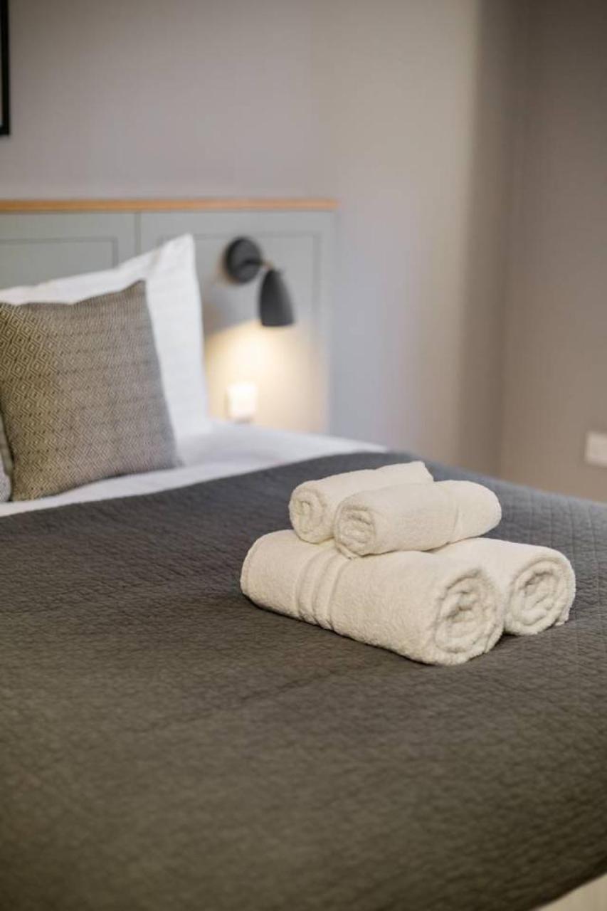Joivy Luxurious 2Br Home Near Haymarket Station エディンバラ エクステリア 写真