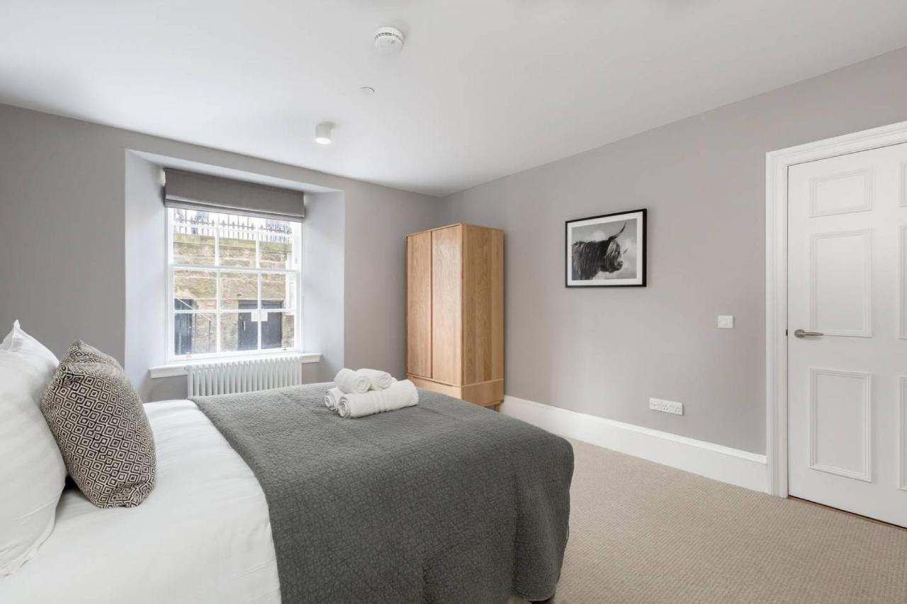 Joivy Luxurious 2Br Home Near Haymarket Station エディンバラ エクステリア 写真