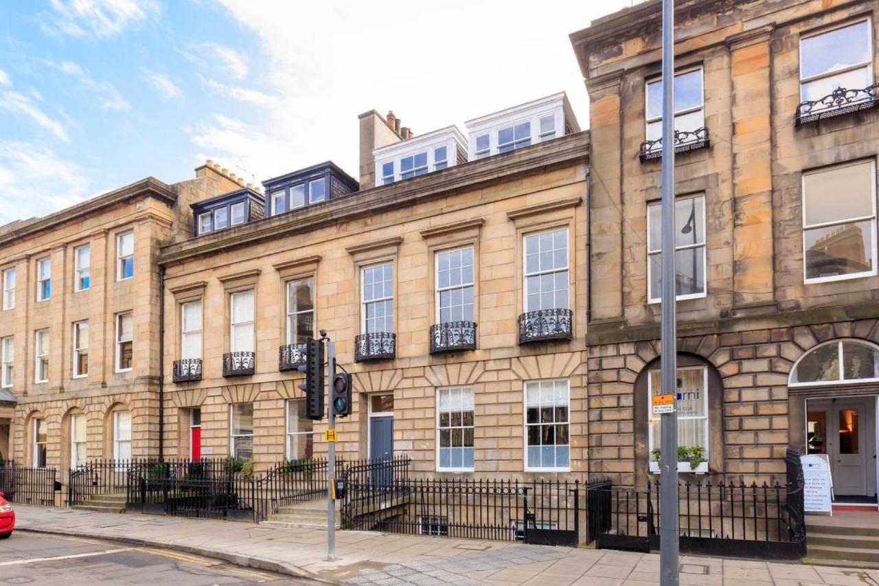 Joivy Luxurious 2Br Home Near Haymarket Station エディンバラ エクステリア 写真
