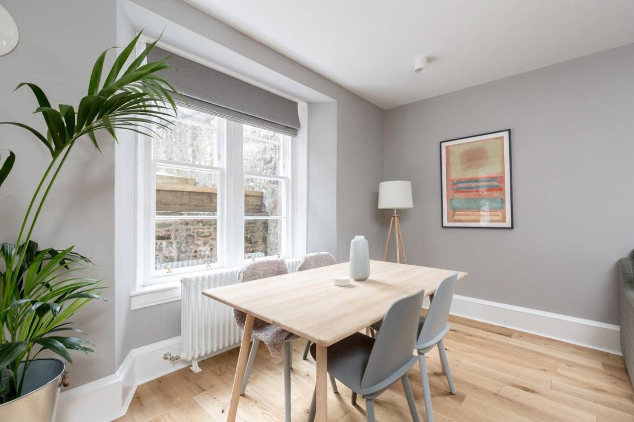 Joivy Luxurious 2Br Home Near Haymarket Station エディンバラ エクステリア 写真
