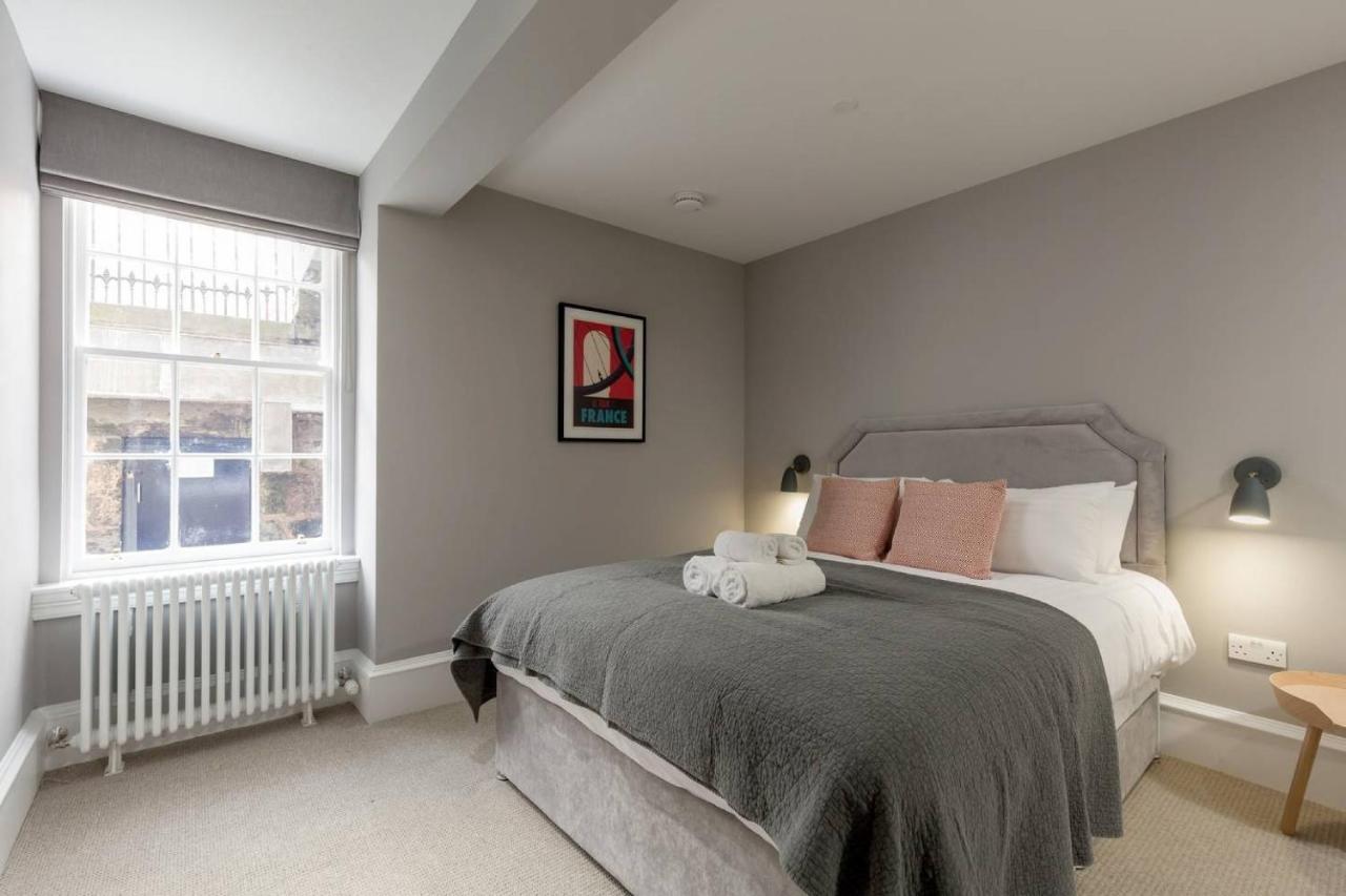 Joivy Luxurious 2Br Home Near Haymarket Station エディンバラ エクステリア 写真