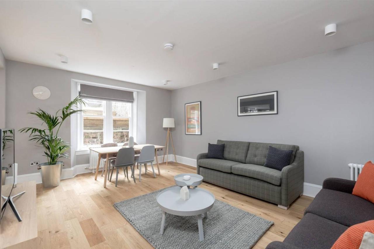 Joivy Luxurious 2Br Home Near Haymarket Station エディンバラ エクステリア 写真