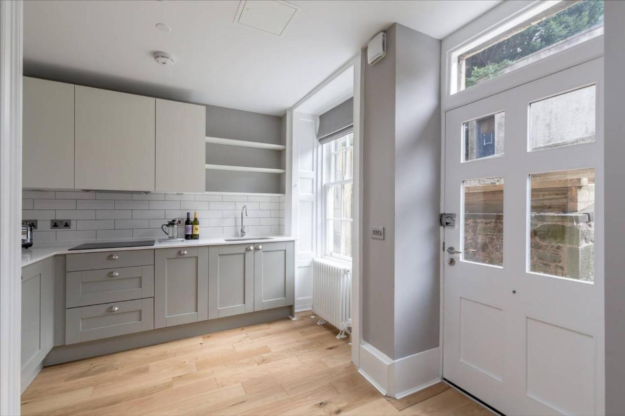 Joivy Luxurious 2Br Home Near Haymarket Station エディンバラ エクステリア 写真
