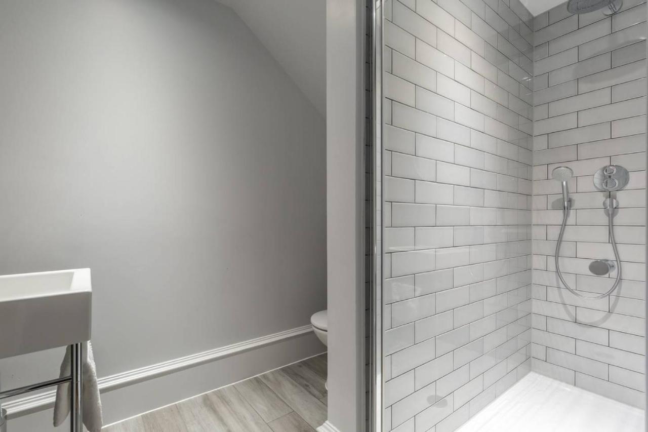 Joivy Luxurious 2Br Home Near Haymarket Station エディンバラ エクステリア 写真