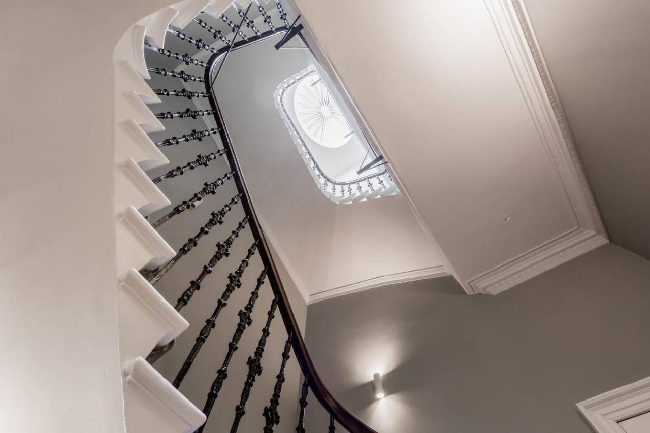 Joivy Luxurious 2Br Home Near Haymarket Station エディンバラ エクステリア 写真