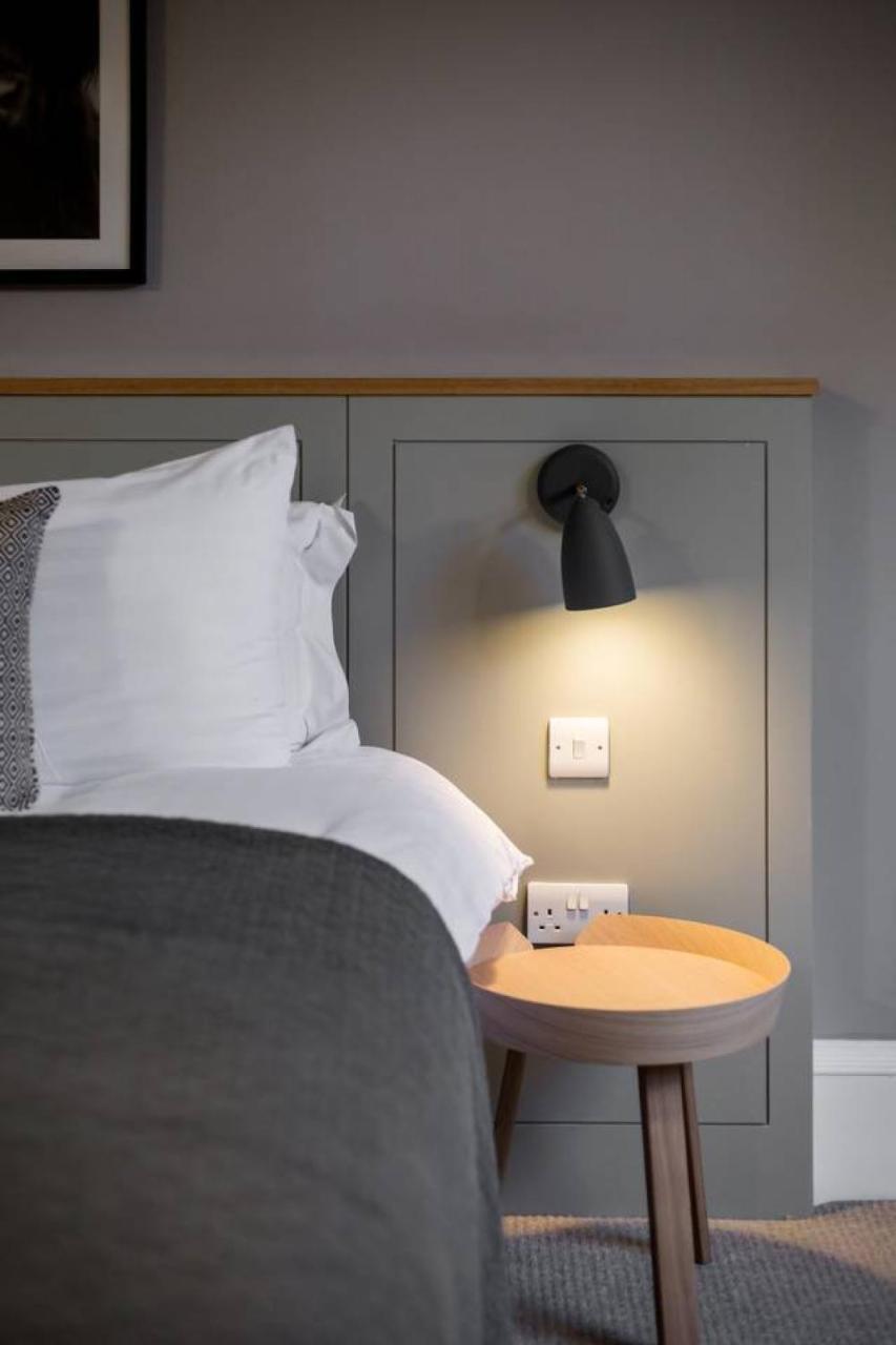 Joivy Luxurious 2Br Home Near Haymarket Station エディンバラ エクステリア 写真