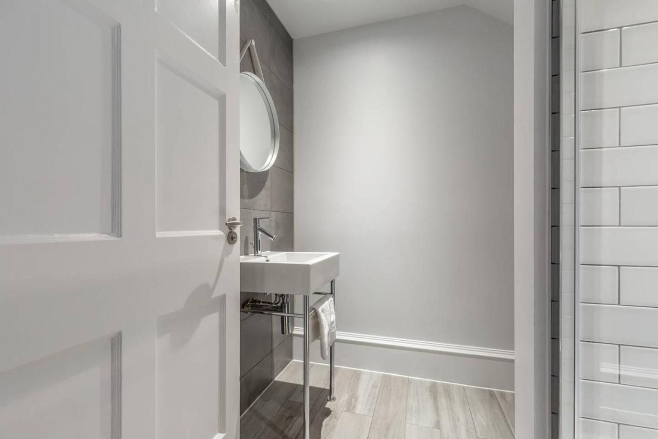 Joivy Luxurious 2Br Home Near Haymarket Station エディンバラ エクステリア 写真