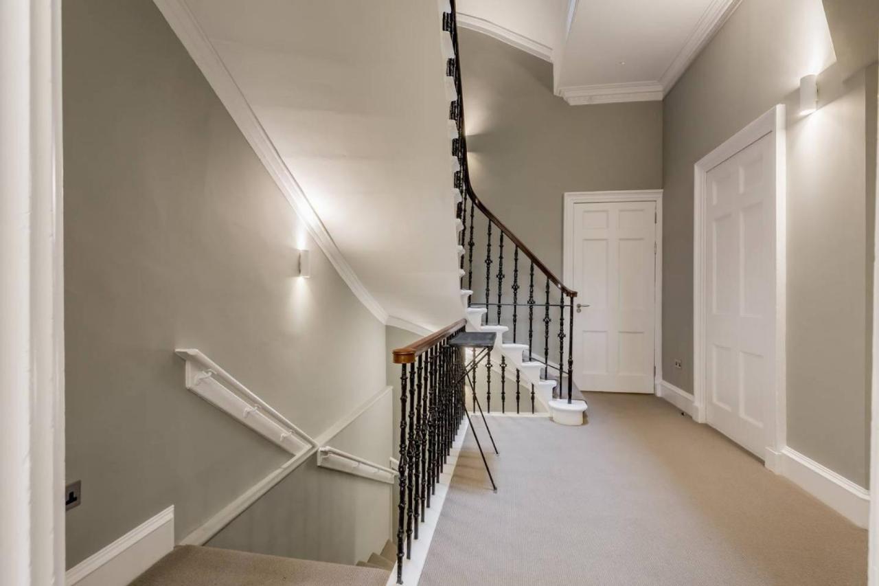 Joivy Luxurious 2Br Home Near Haymarket Station エディンバラ エクステリア 写真