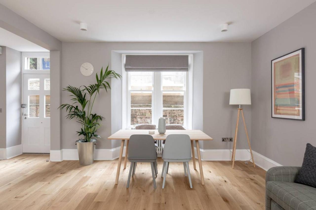 Joivy Luxurious 2Br Home Near Haymarket Station エディンバラ エクステリア 写真