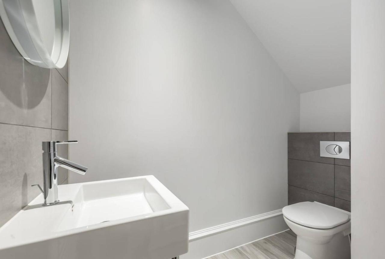 Joivy Luxurious 2Br Home Near Haymarket Station エディンバラ エクステリア 写真