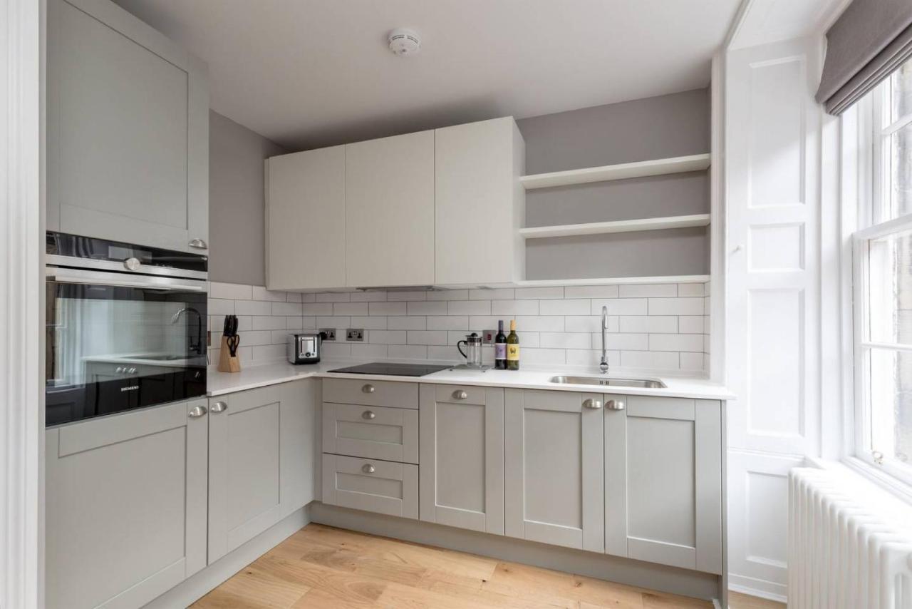 Joivy Luxurious 2Br Home Near Haymarket Station エディンバラ エクステリア 写真
