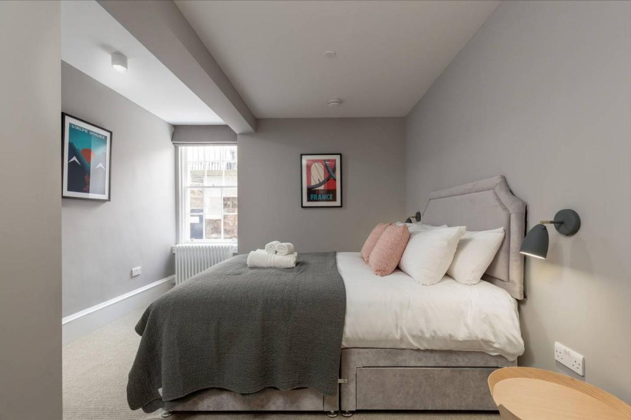 Joivy Luxurious 2Br Home Near Haymarket Station エディンバラ エクステリア 写真
